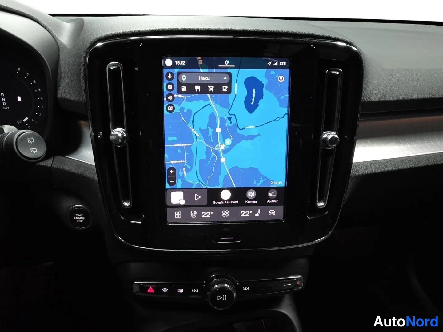 Red Volvo XC40 2024, photo 13