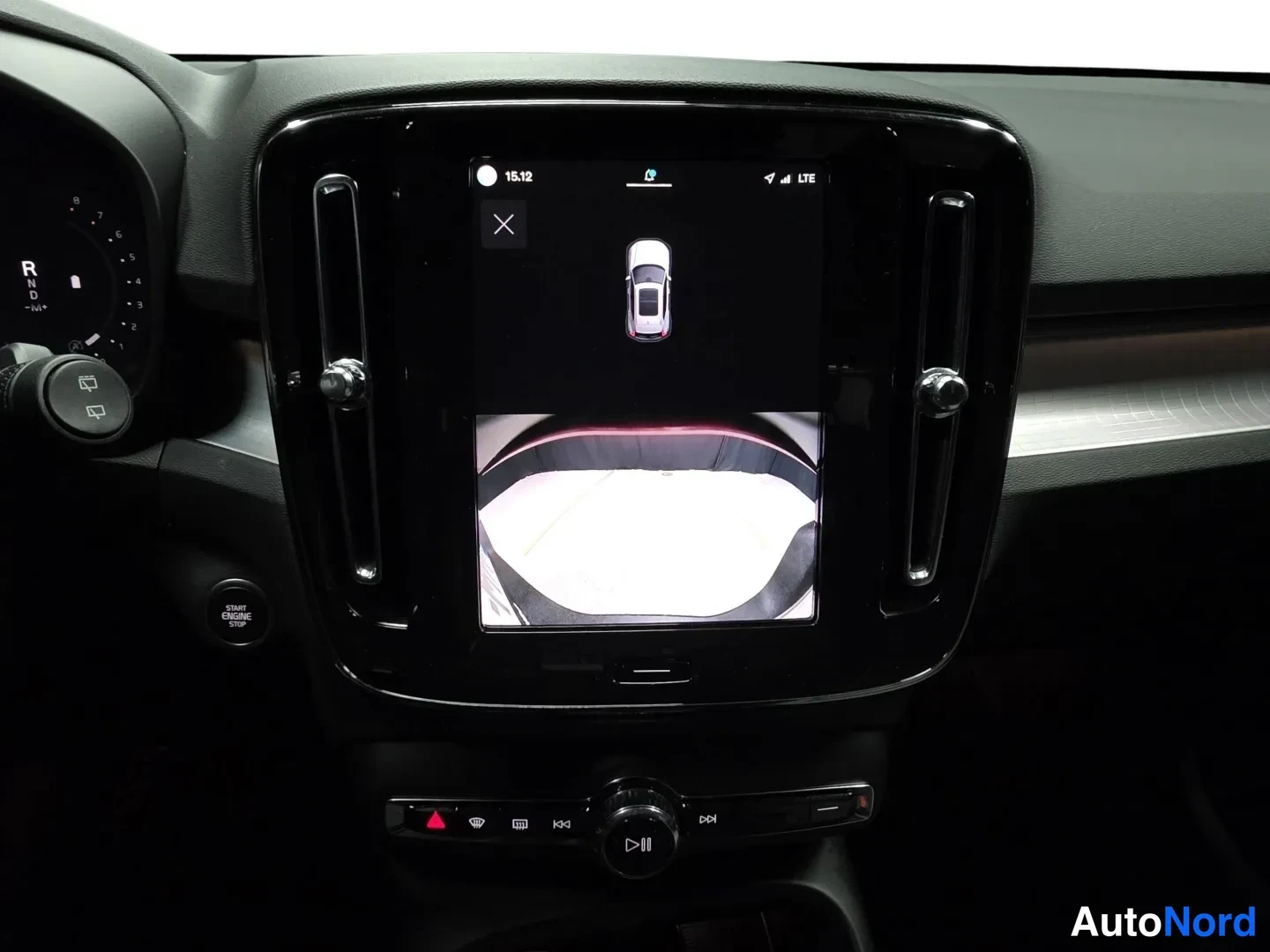 Red Volvo XC40 2024, photo 14