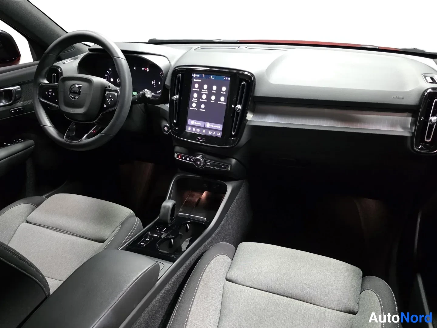 Red Volvo XC40 2024, photo 17