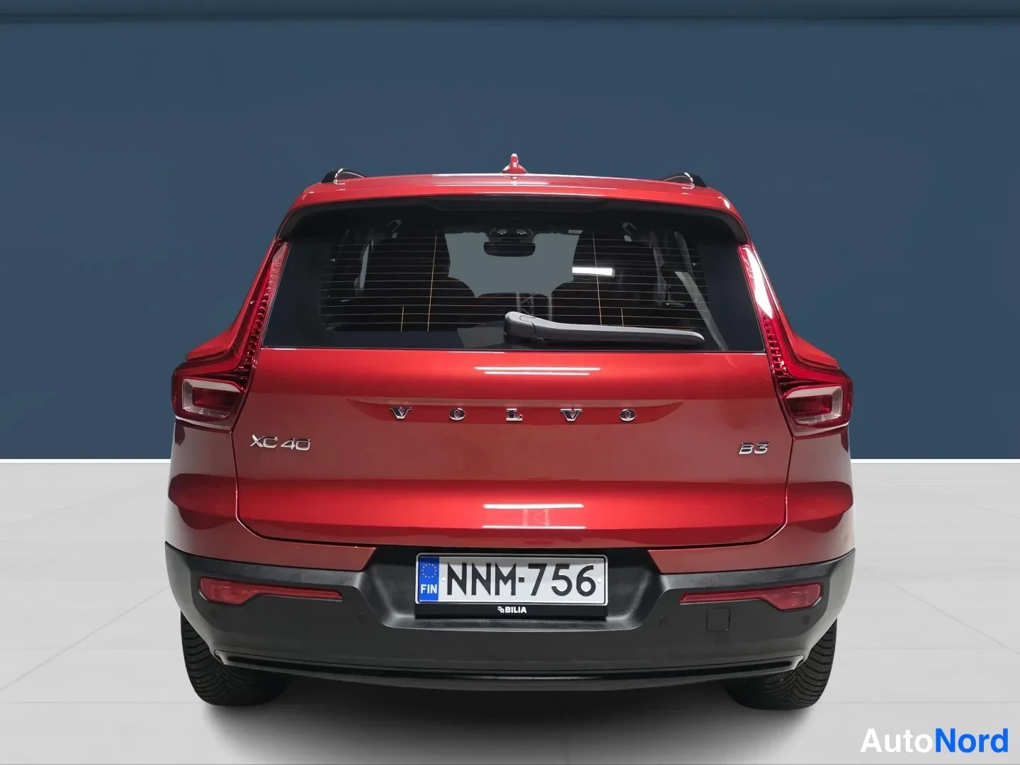 Red Volvo XC40 2024, rear, photo 6