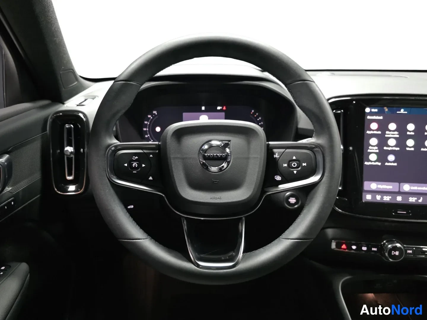 Red Volvo XC40 2024, photo 10