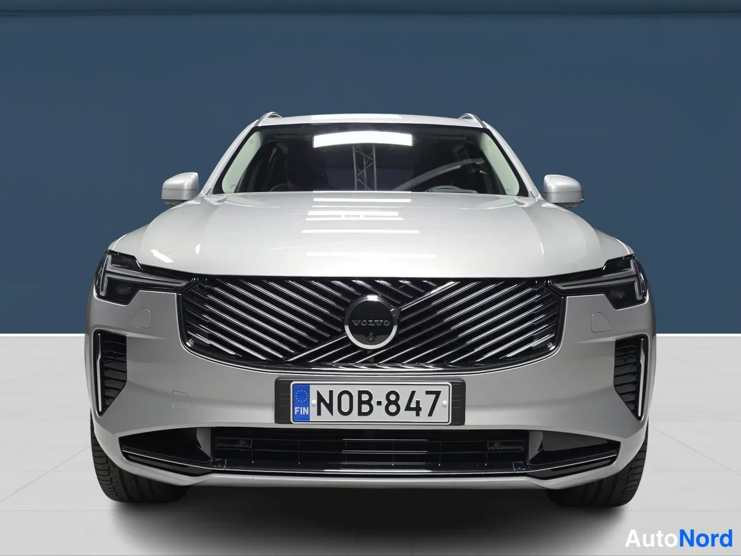 Harmaa Volvo XC90 2025, edestä, kuva 4