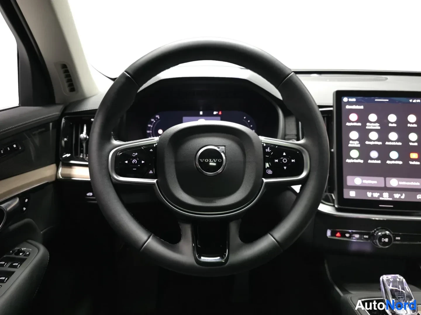 Harmaa Volvo XC90 2025, kuva 10