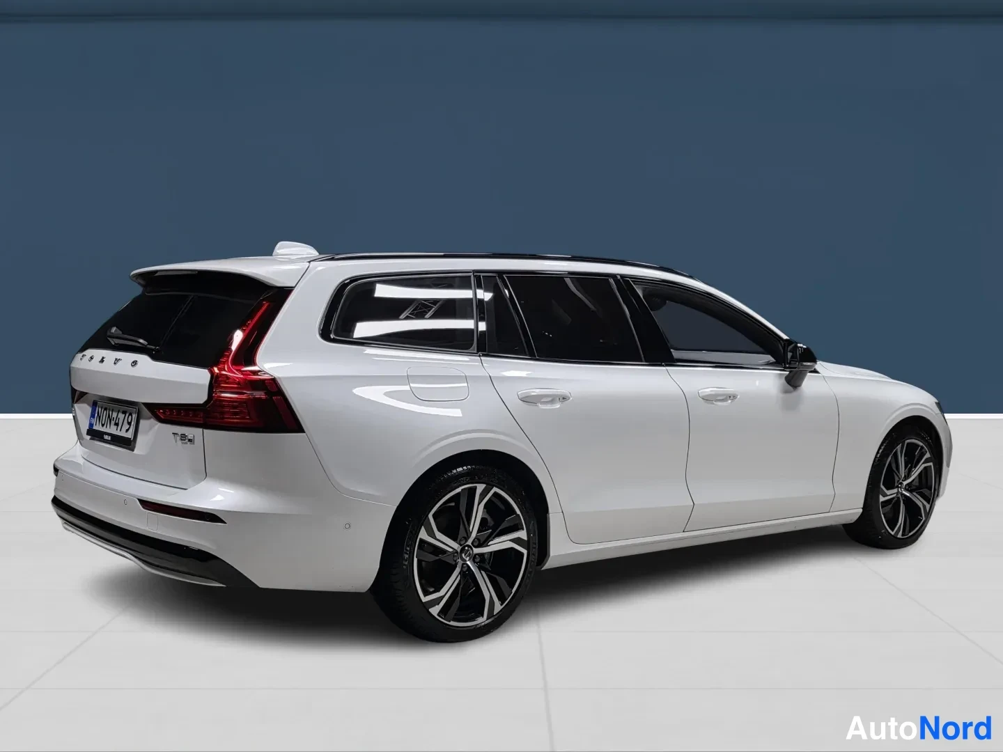 Valkoinen Volvo V60 2026, takaviisto, kuva 4