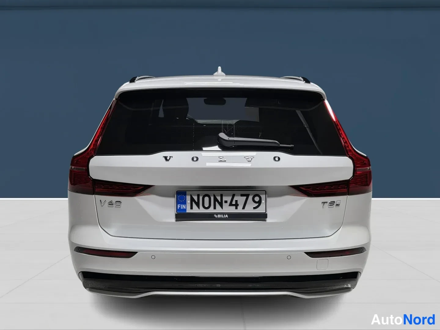 Valkoinen Volvo V60 2026, takaa, kuva 6