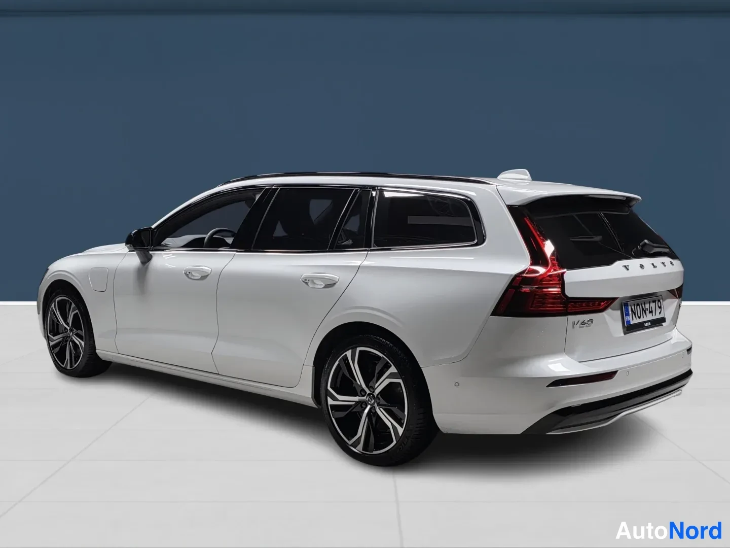 Valkoinen Volvo V60 2026, takaviisto, kuva 5