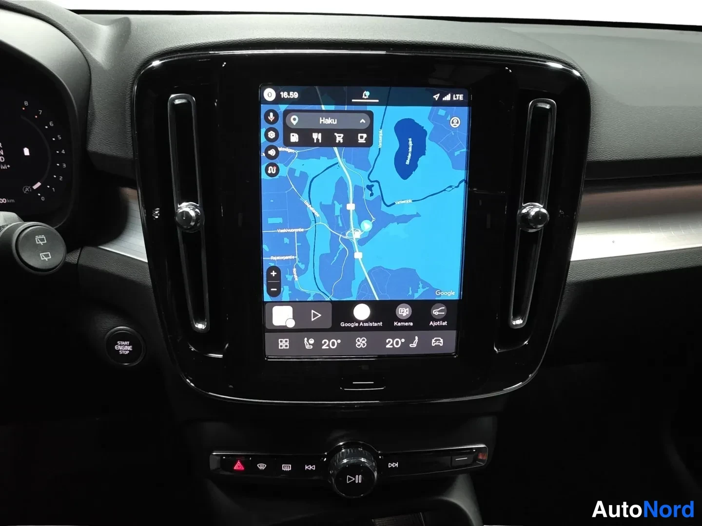 Green Volvo XC40 2026, photo 14