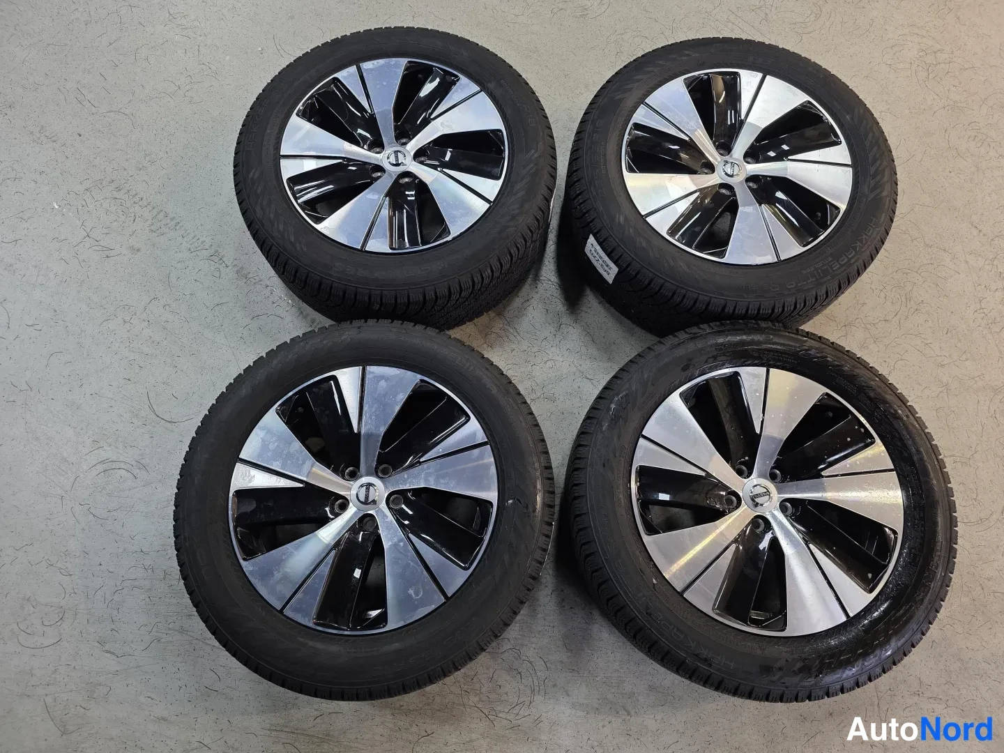Black Volvo XC40 2024, photo 12