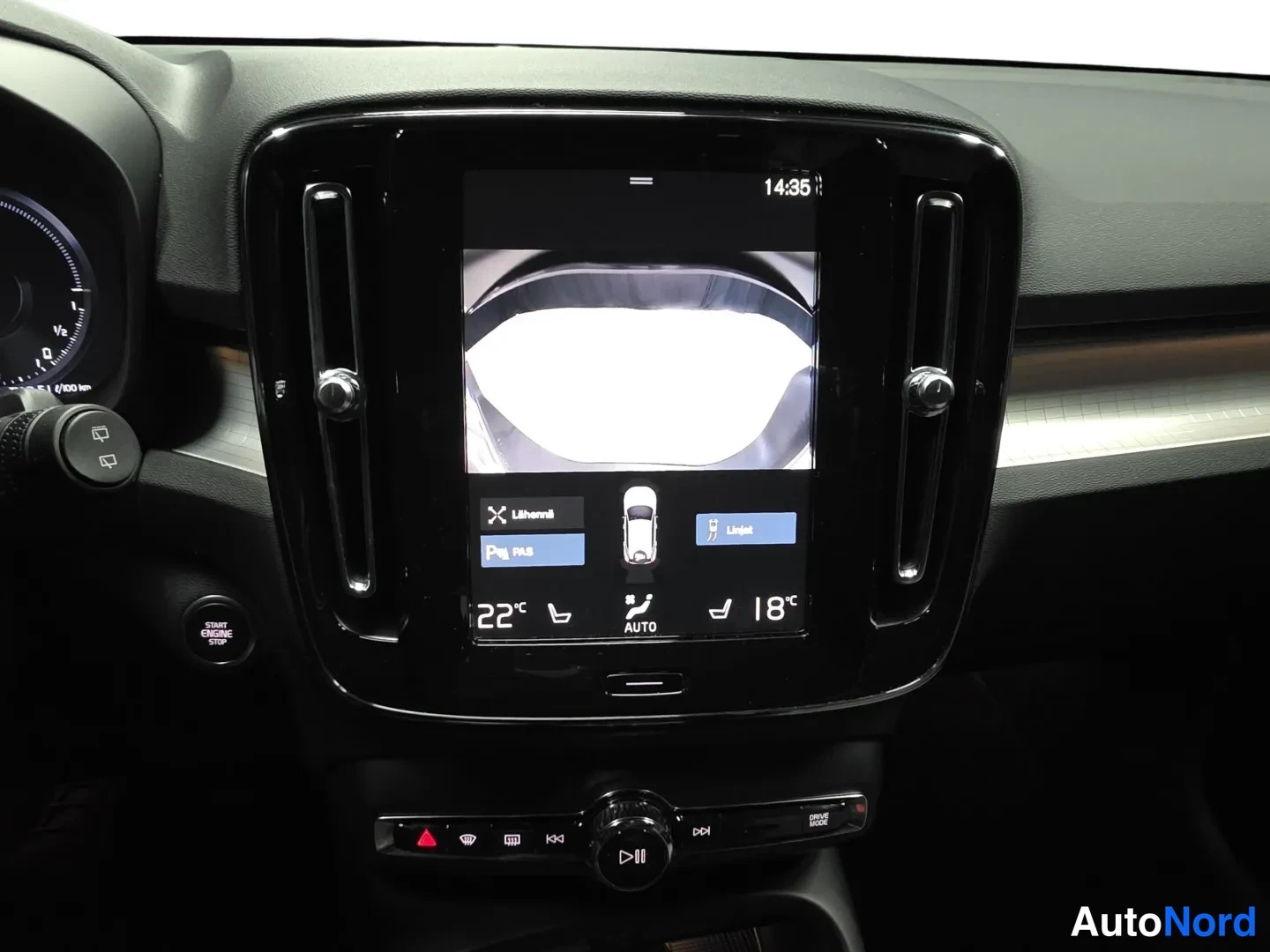 Black Volvo XC40 2024, photo 16