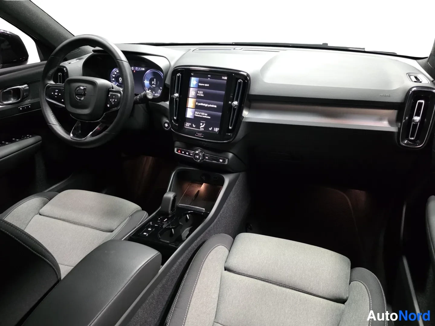 Black Volvo XC40 2024, photo 14