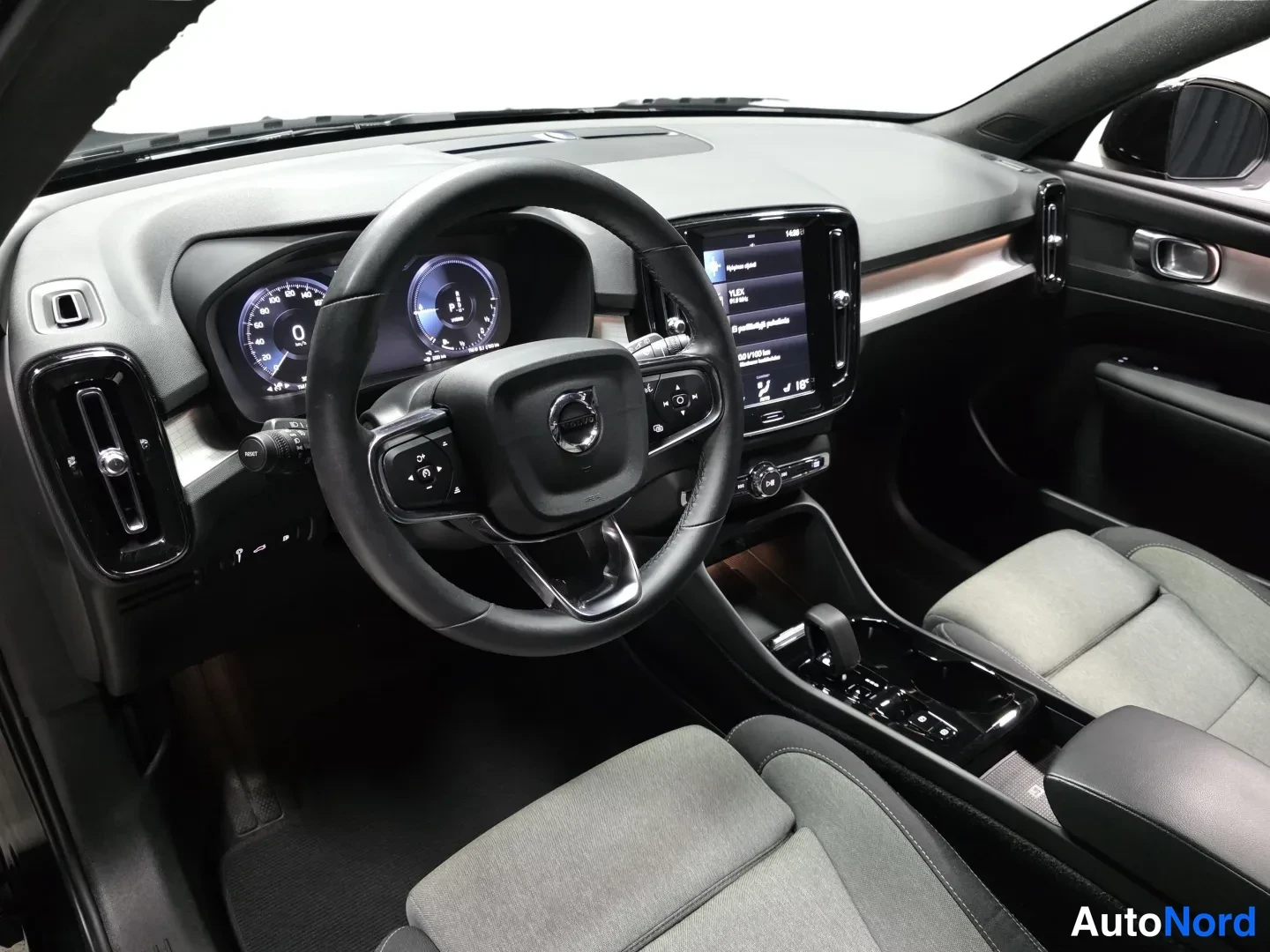 Black Volvo XC40 2024, photo 9