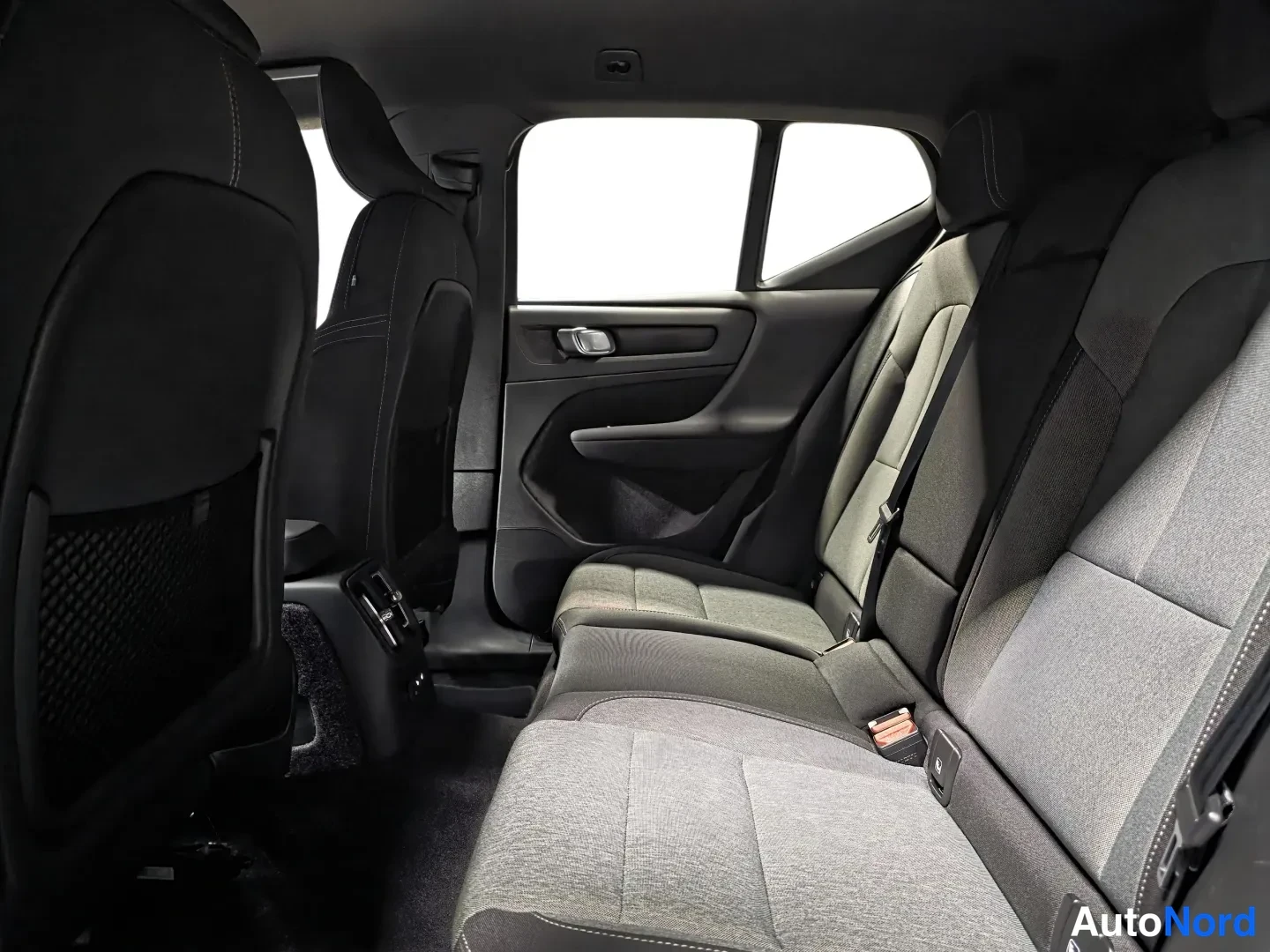 Black Volvo XC40 2024, photo 10