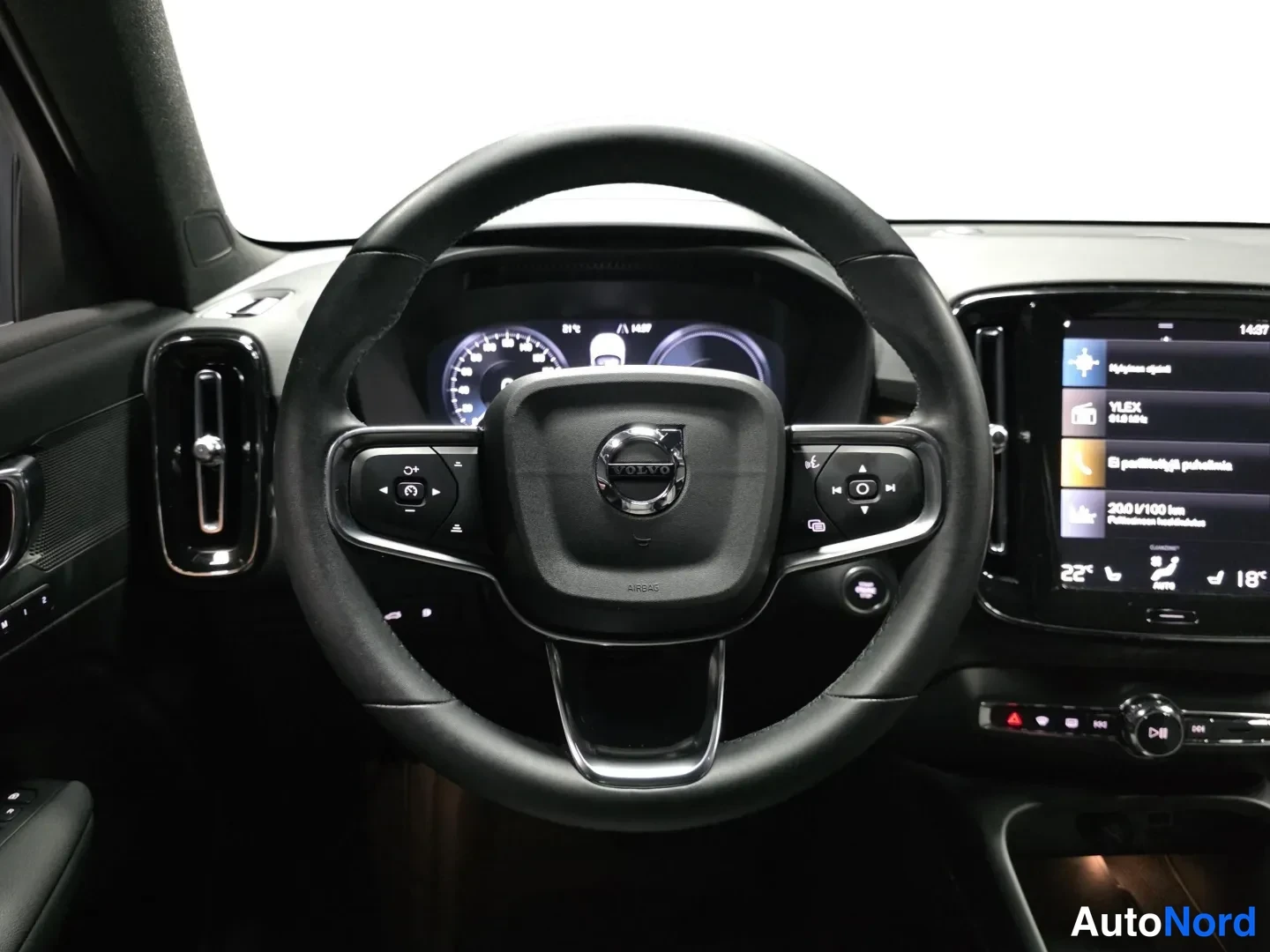 Black Volvo XC40 2024, photo 11