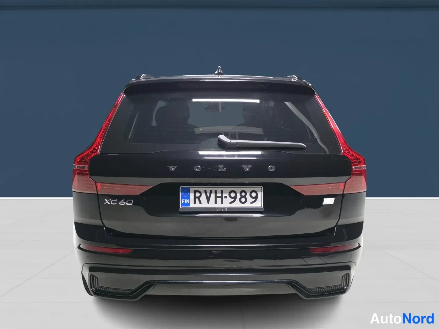 Musta Volvo XC60 2024, takaa, kuva 6