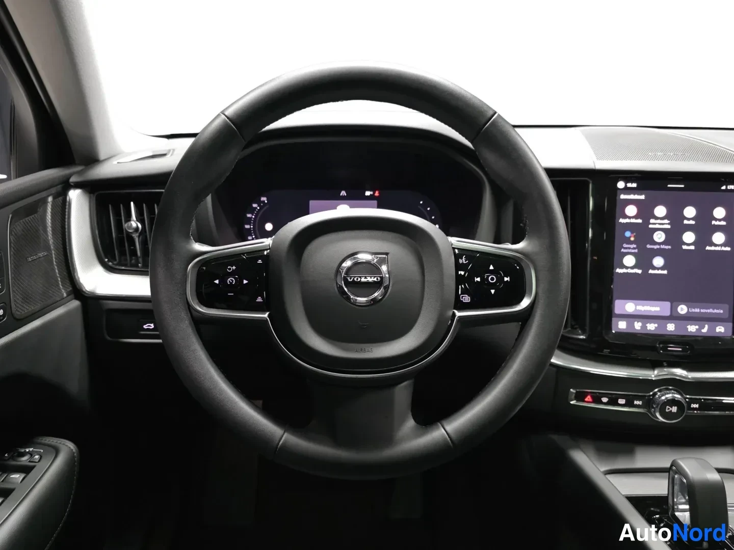 Musta Volvo XC60 2024, kuva 10