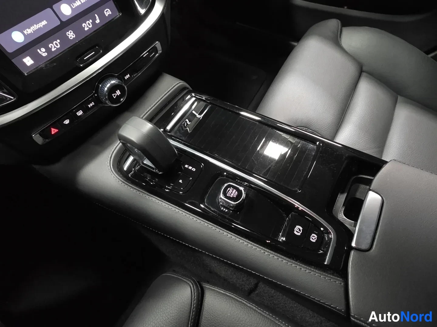 Grey Volvo V60 2024, photo 15