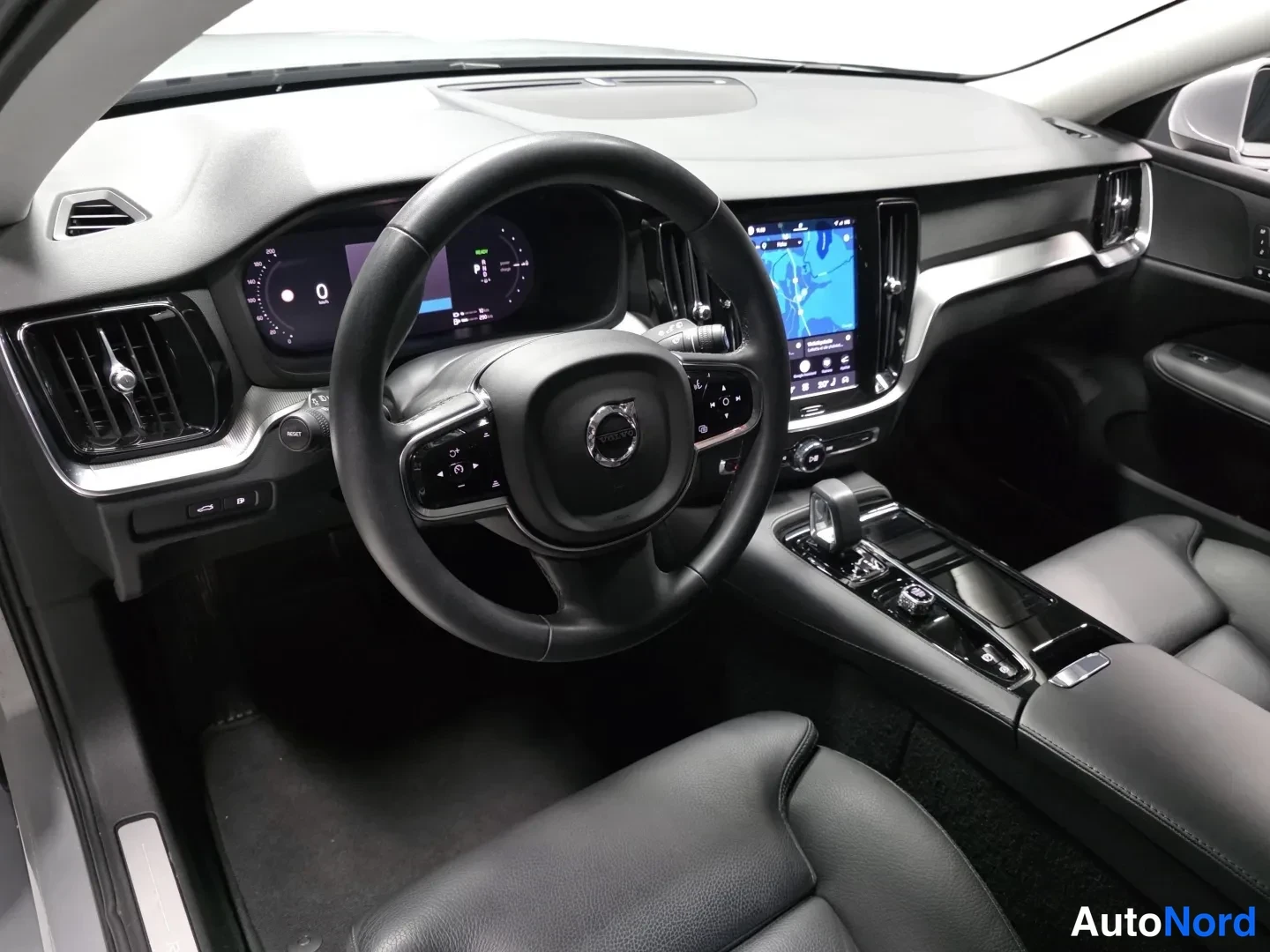 Grey Volvo V60 2024, photo 9