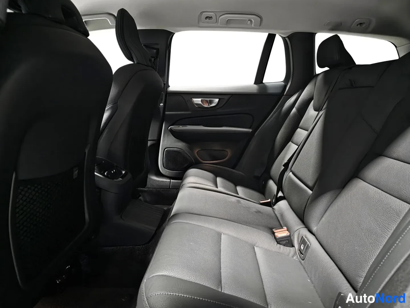 Grey Volvo V60 2024, photo 10