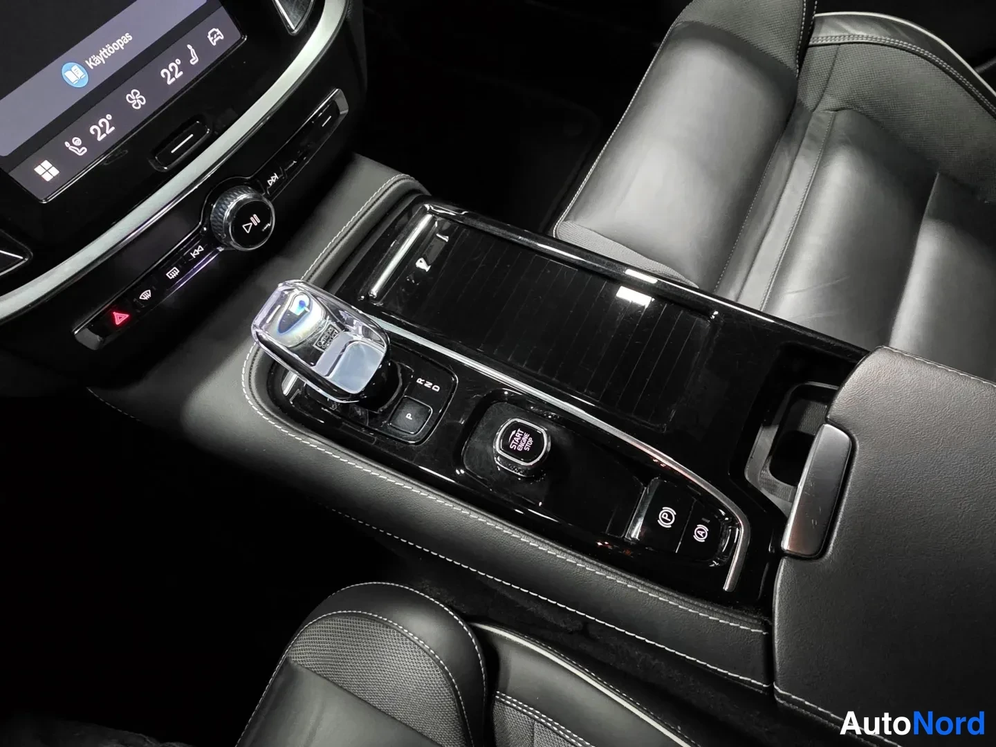 Grey Volvo V60 2024, photo 14