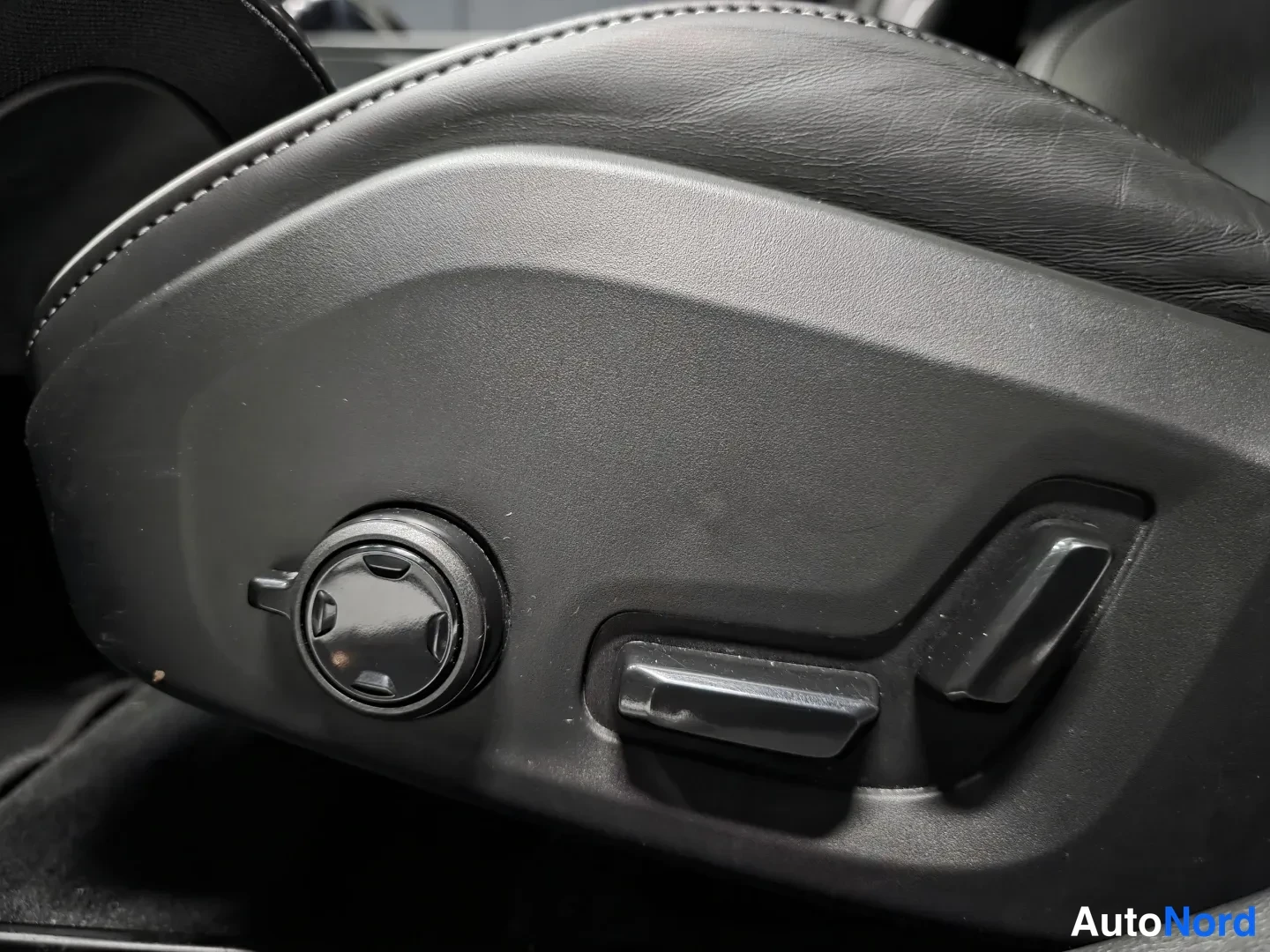Grey Volvo V60 2024, photo 15