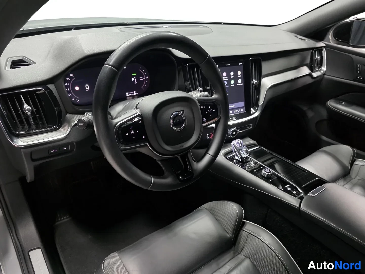 Grey Volvo V60 2024, photo 9
