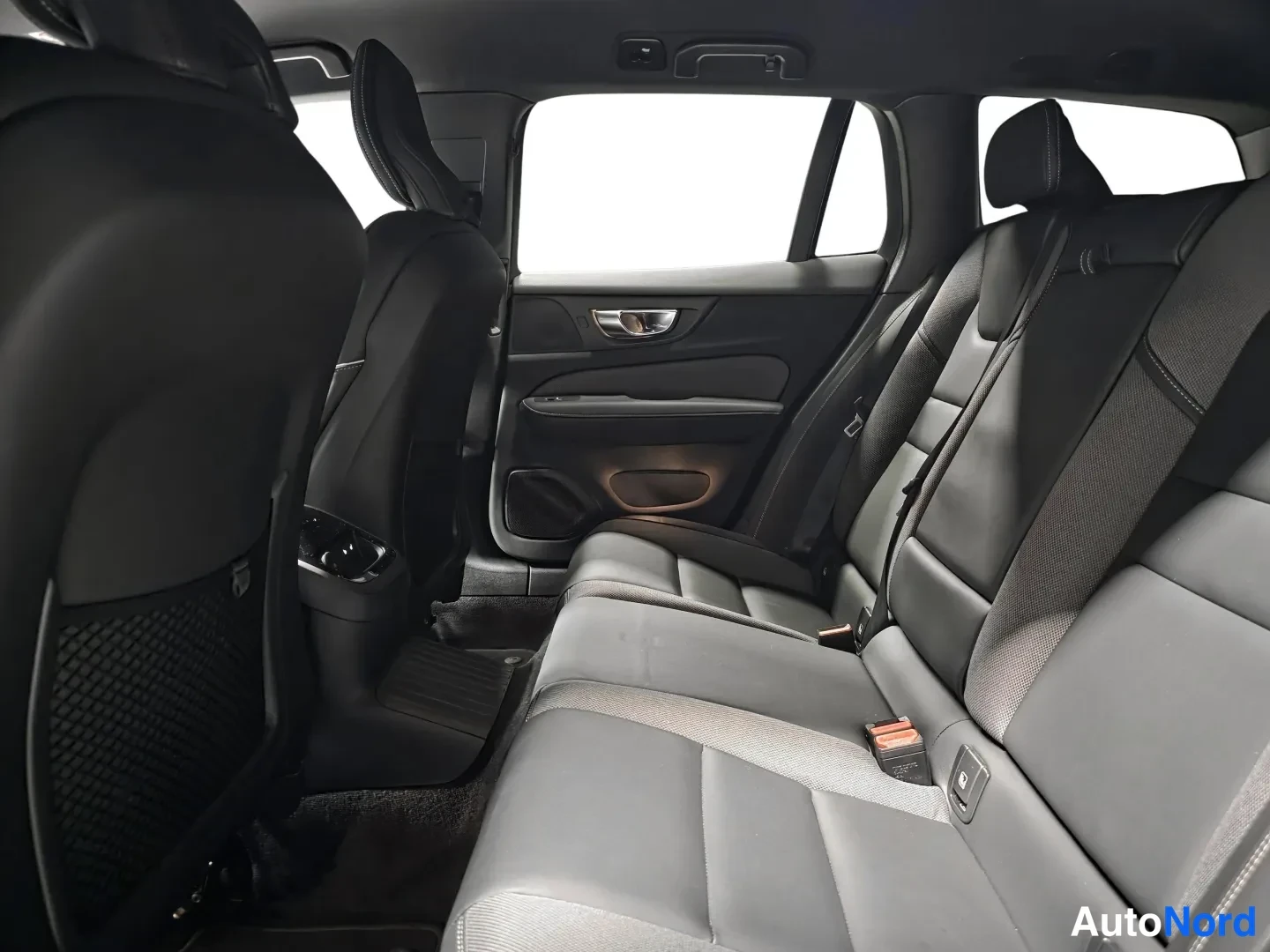 Grey Volvo V60 2024, photo 10