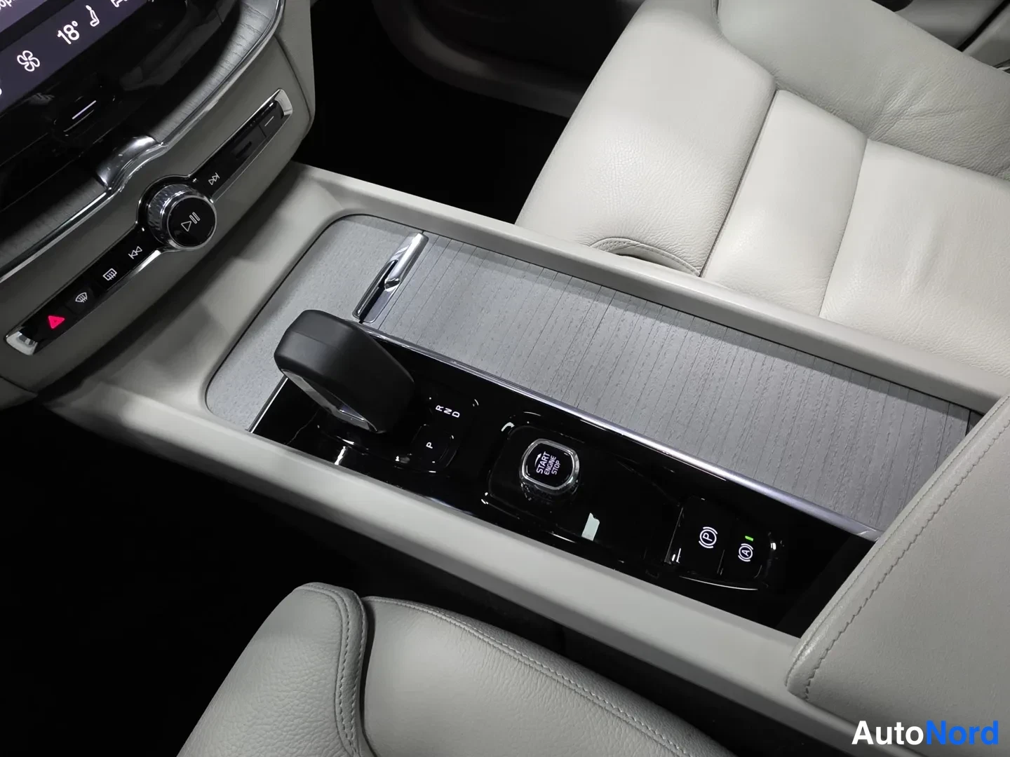 Grey Volvo XC60 2024, photo 14