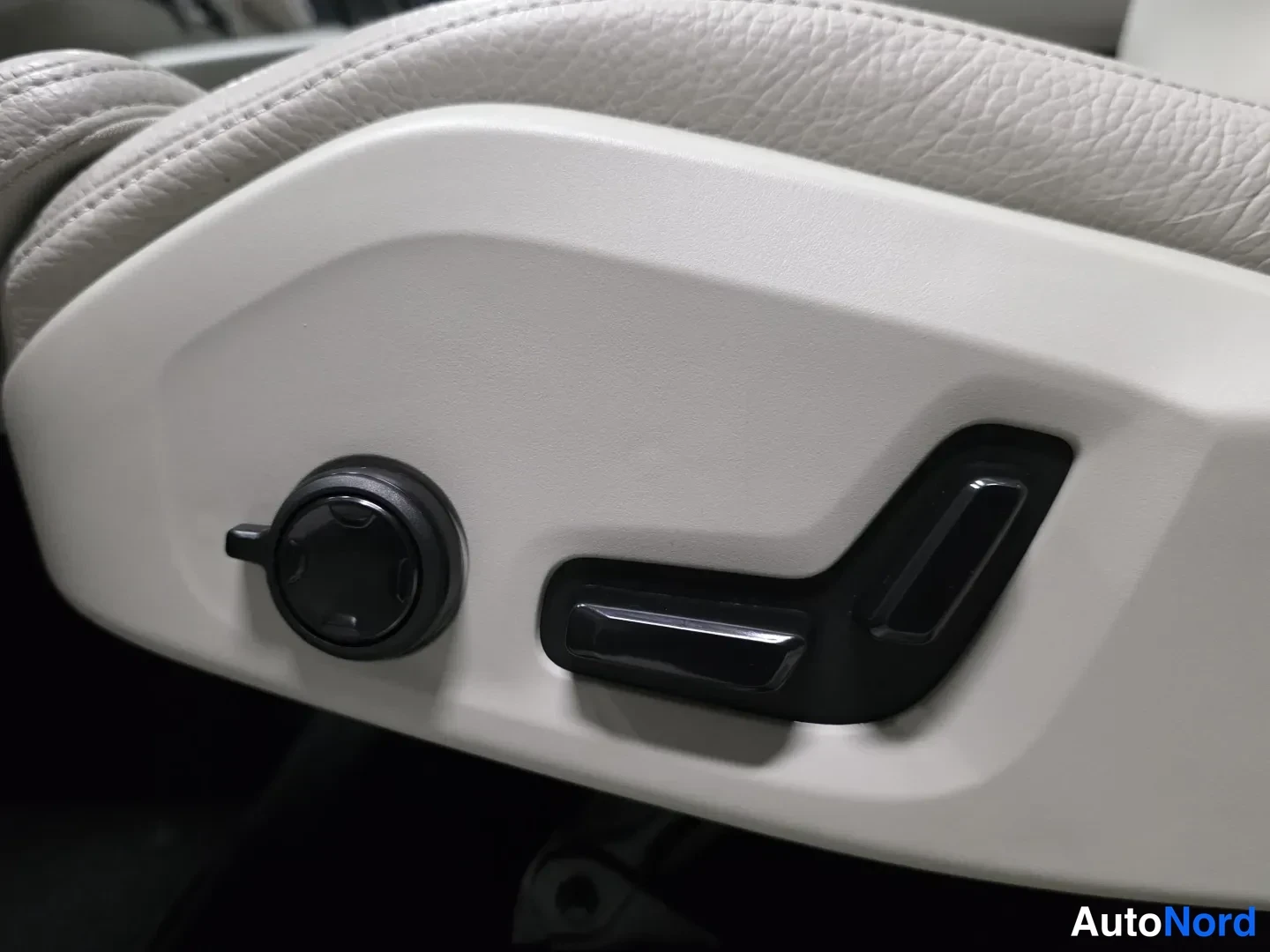 Grey Volvo XC60 2024, photo 15