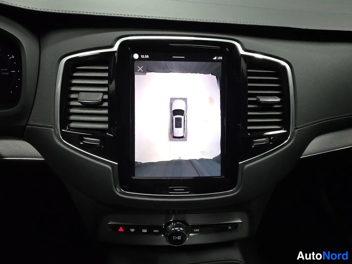 Grå Volvo XC90 2024, bild 13