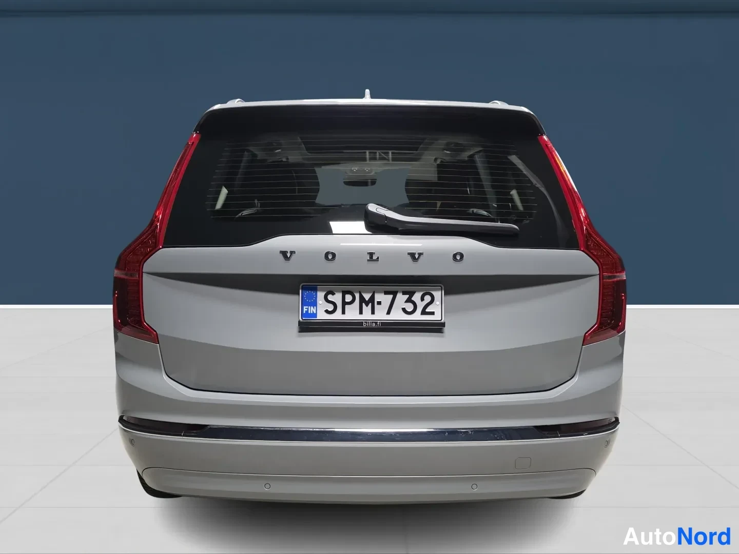 Grå Volvo XC90 2024, bakifrån, bild 6