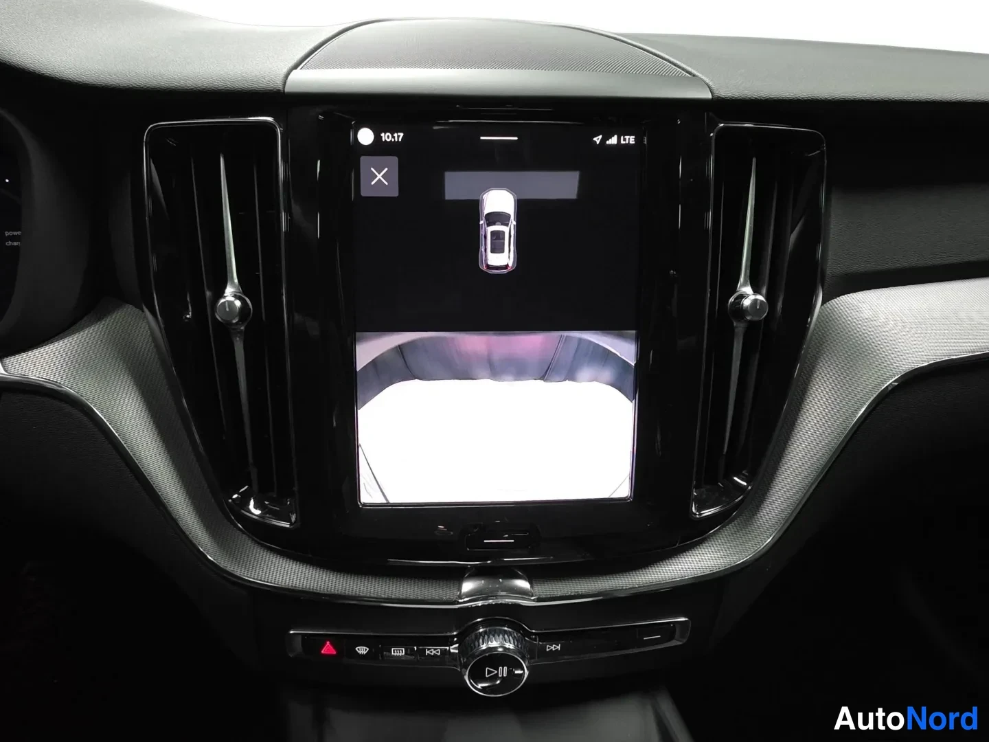 Grå Volvo XC60 2024, bild 14
