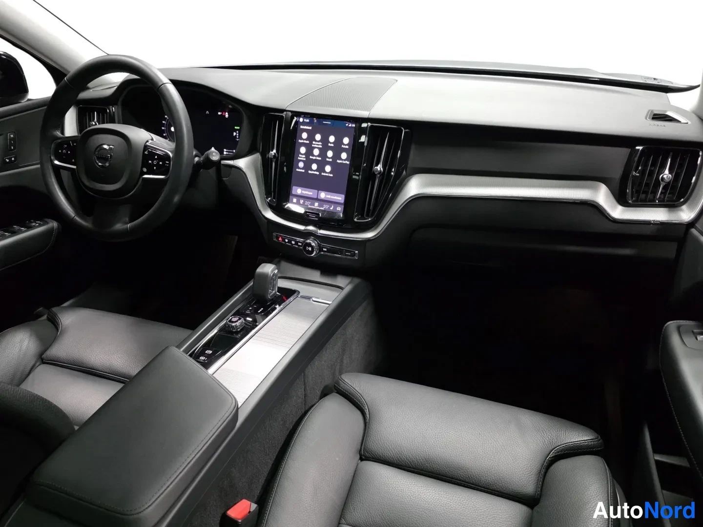 Grå Volvo XC60 2024, bild 18