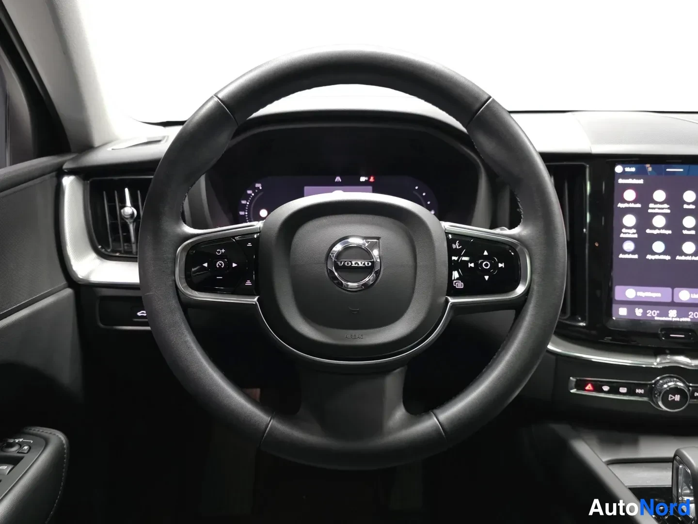 Grå Volvo XC60 2024, bild 11