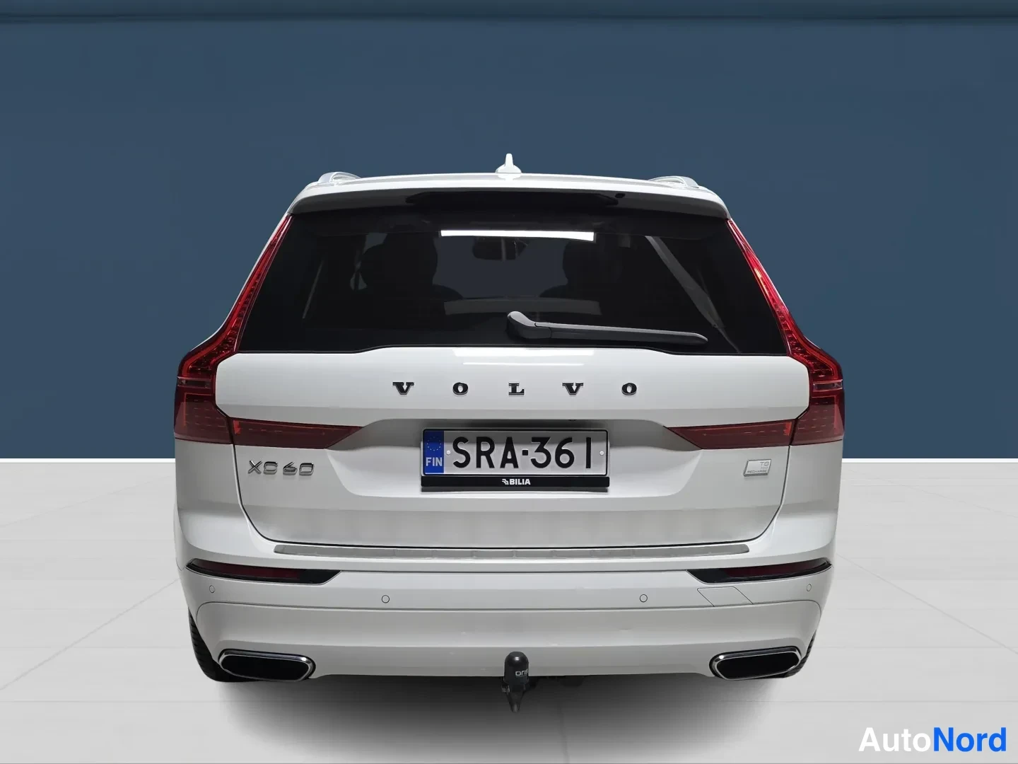White Volvo XC60 2021, rear, photo 6