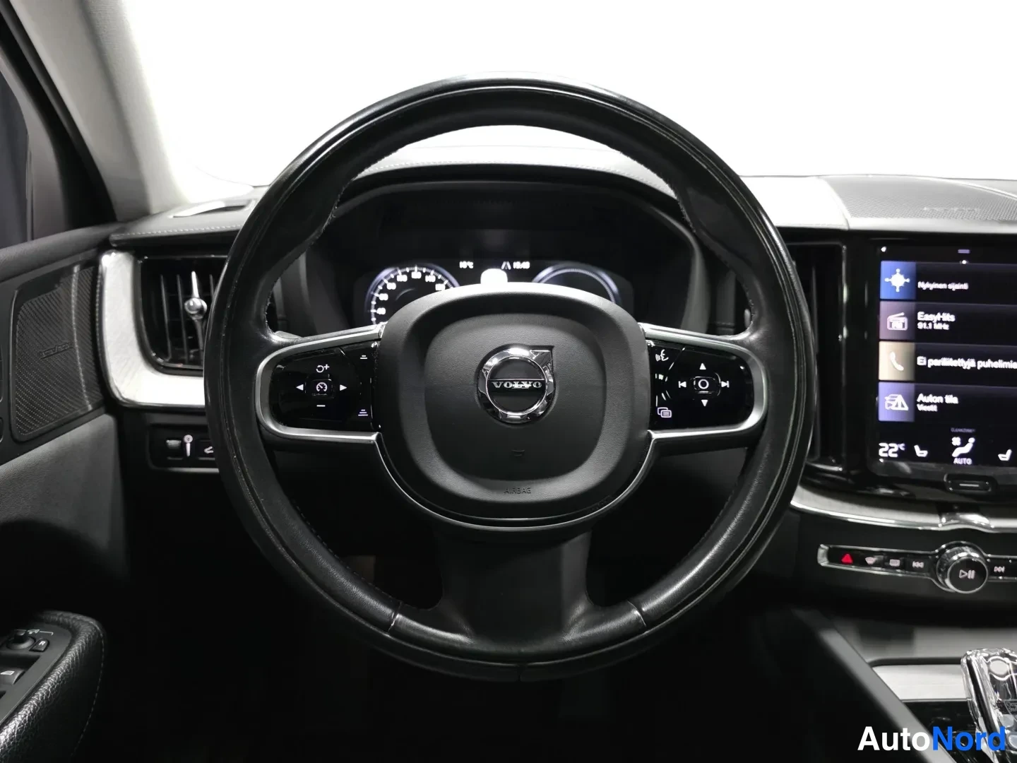 White Volvo XC60 2021, photo 10