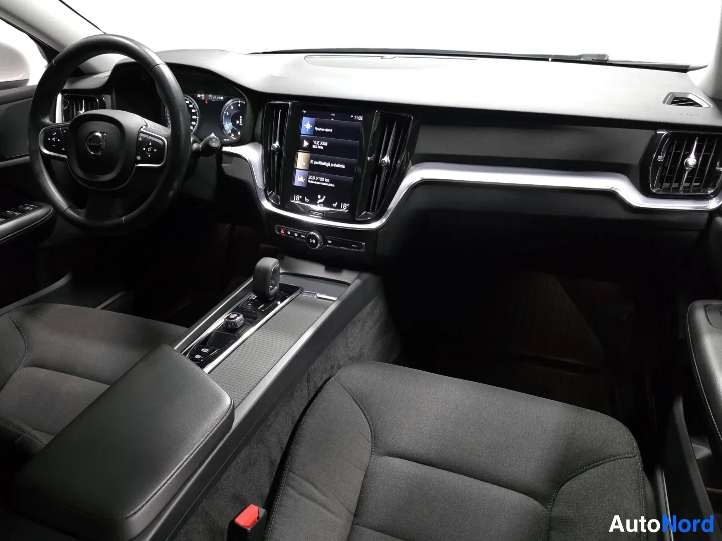 Grey Volvo V60 2022, detail, photo 7