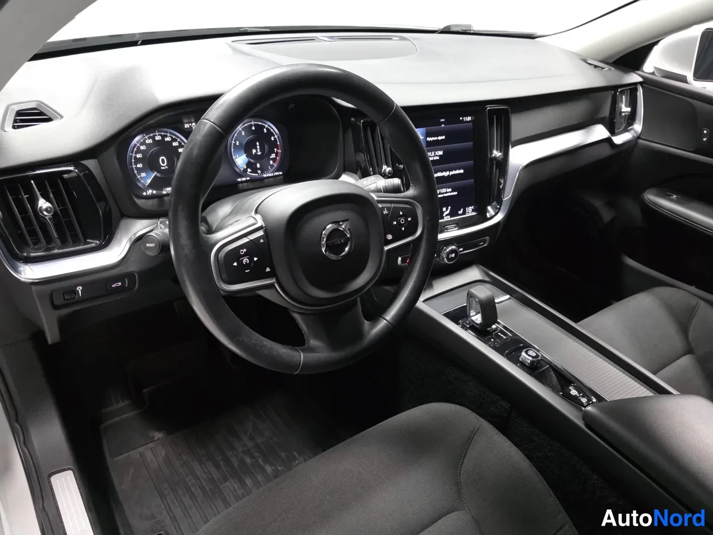 Grey Volvo V60 2022, photo 9