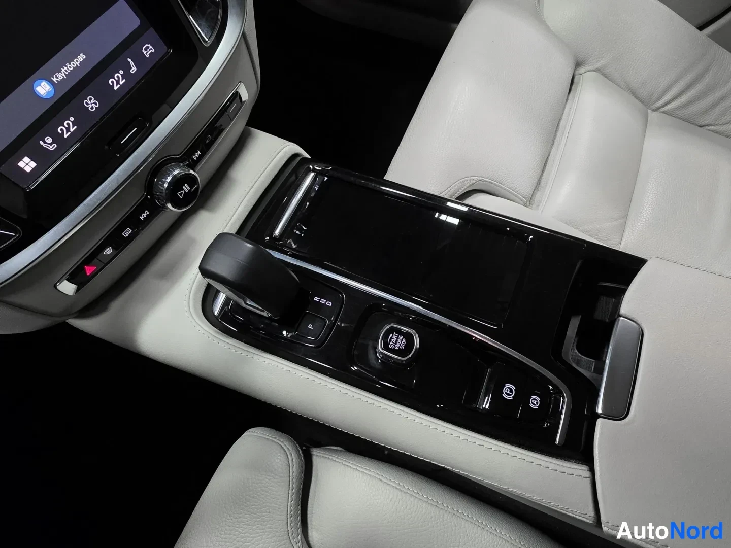 Black Volvo V60 2023, photo 14