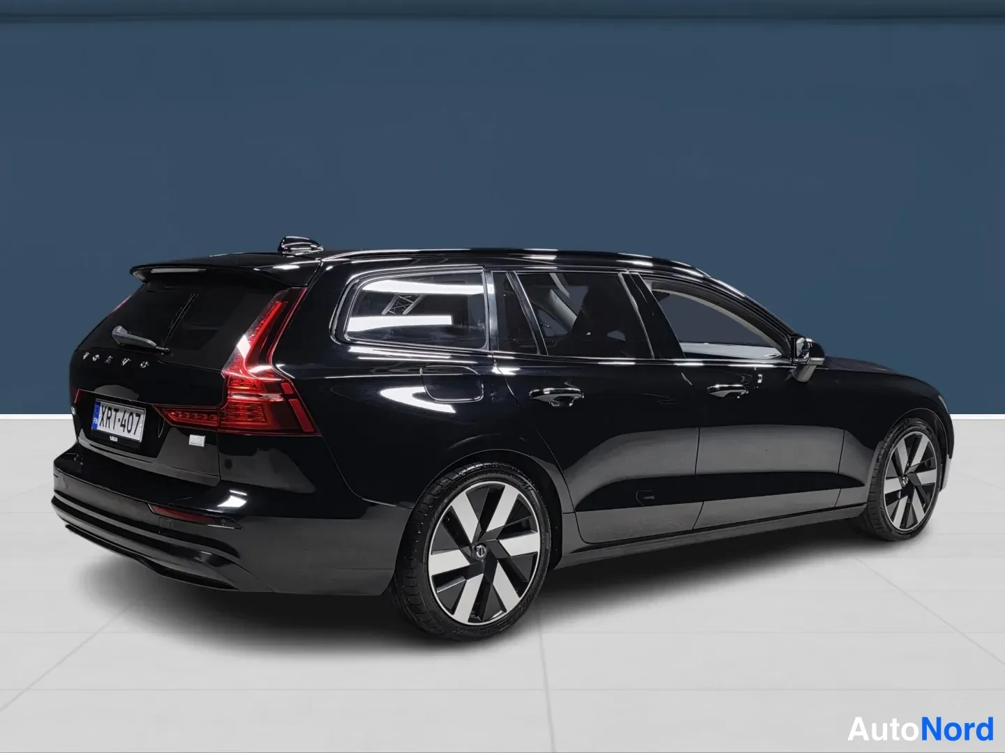Black Volvo V60 2023, rear three-quarter, photo 4