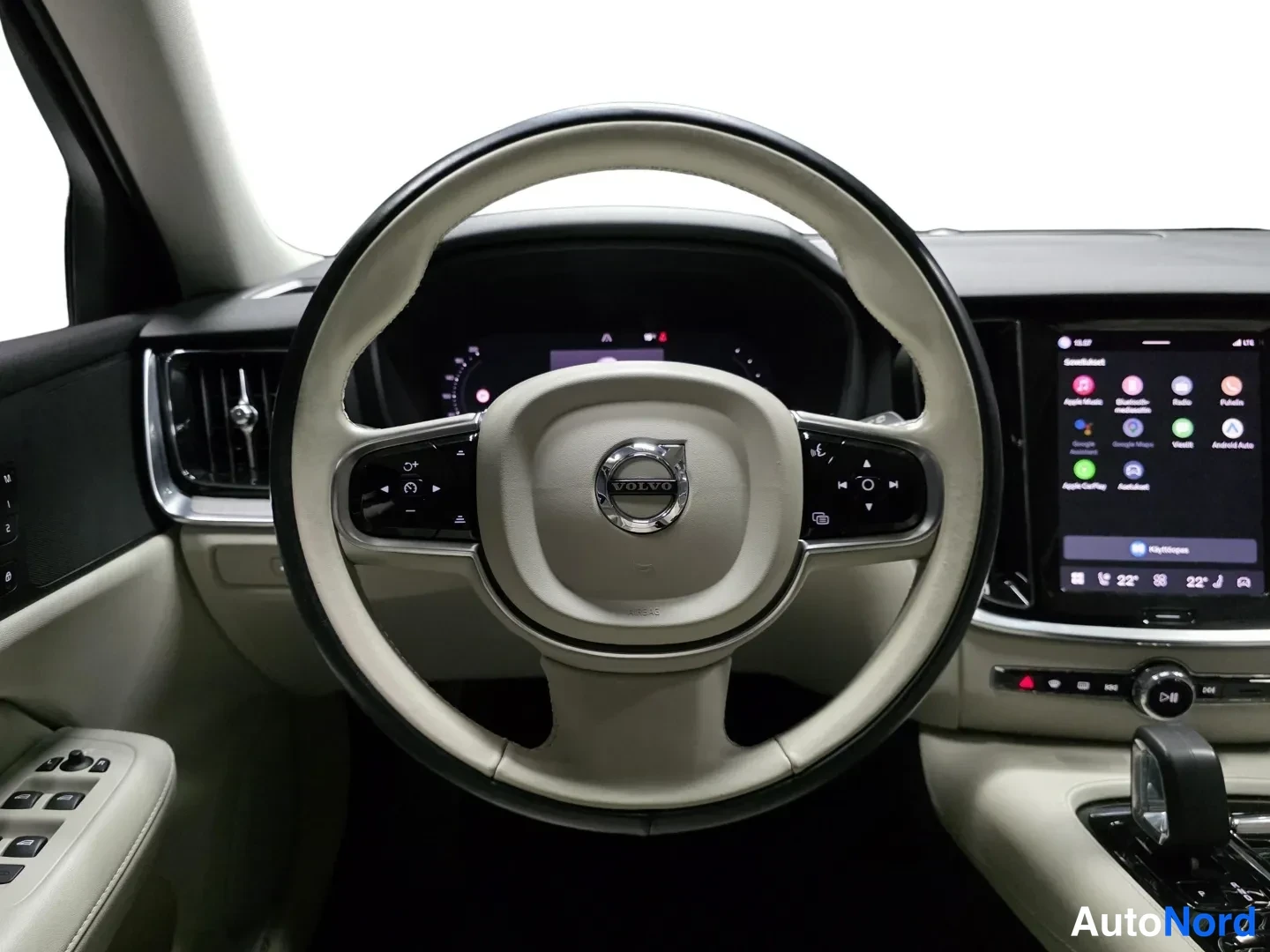 Black Volvo V60 2023, photo 11