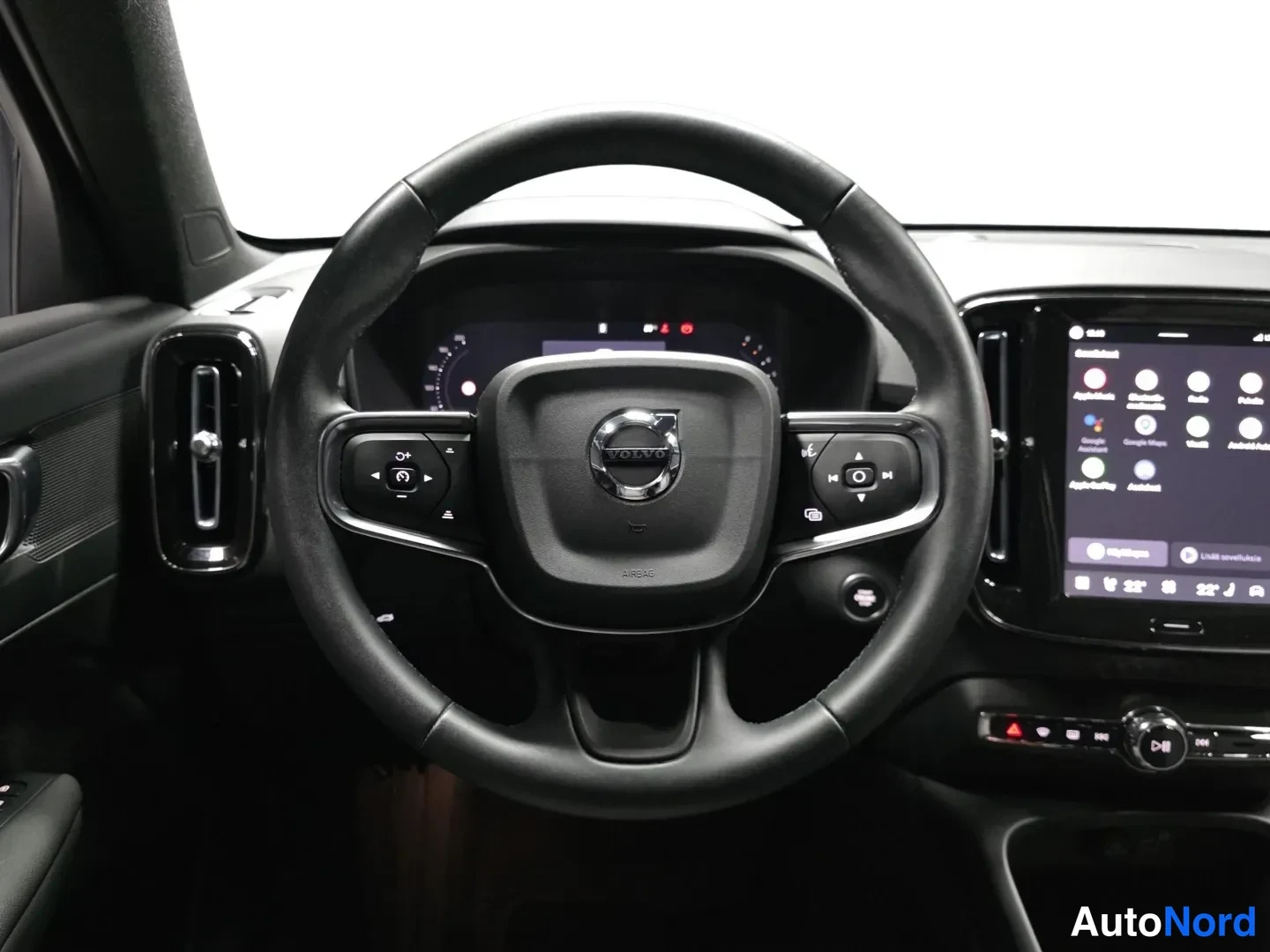 Harmaa Volvo XC40 2025, kuva 11