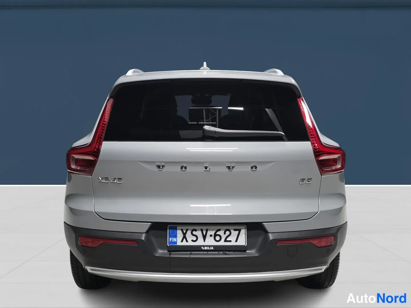 Harmaa Volvo XC40 2025, takaa, kuva 6