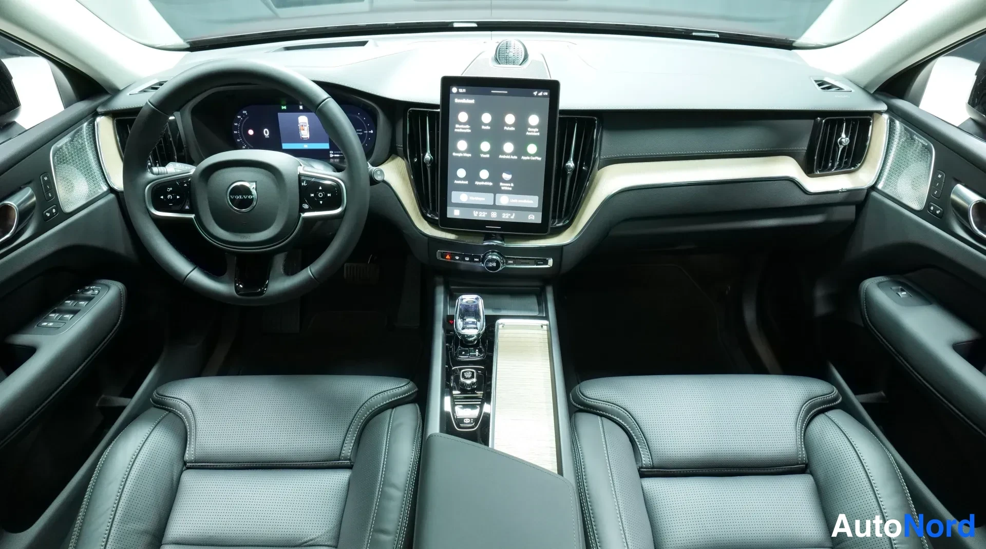 Punainen Volvo XC60 2026, kuva 12