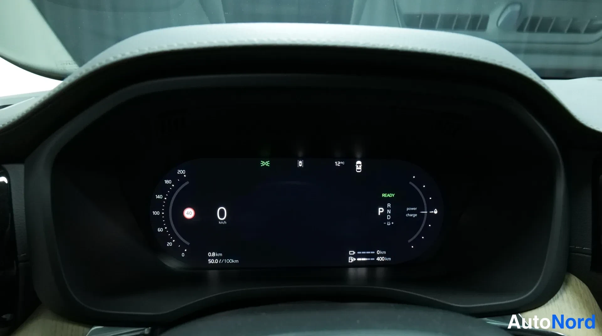 Punainen Volvo XC60 2026, kuva 6