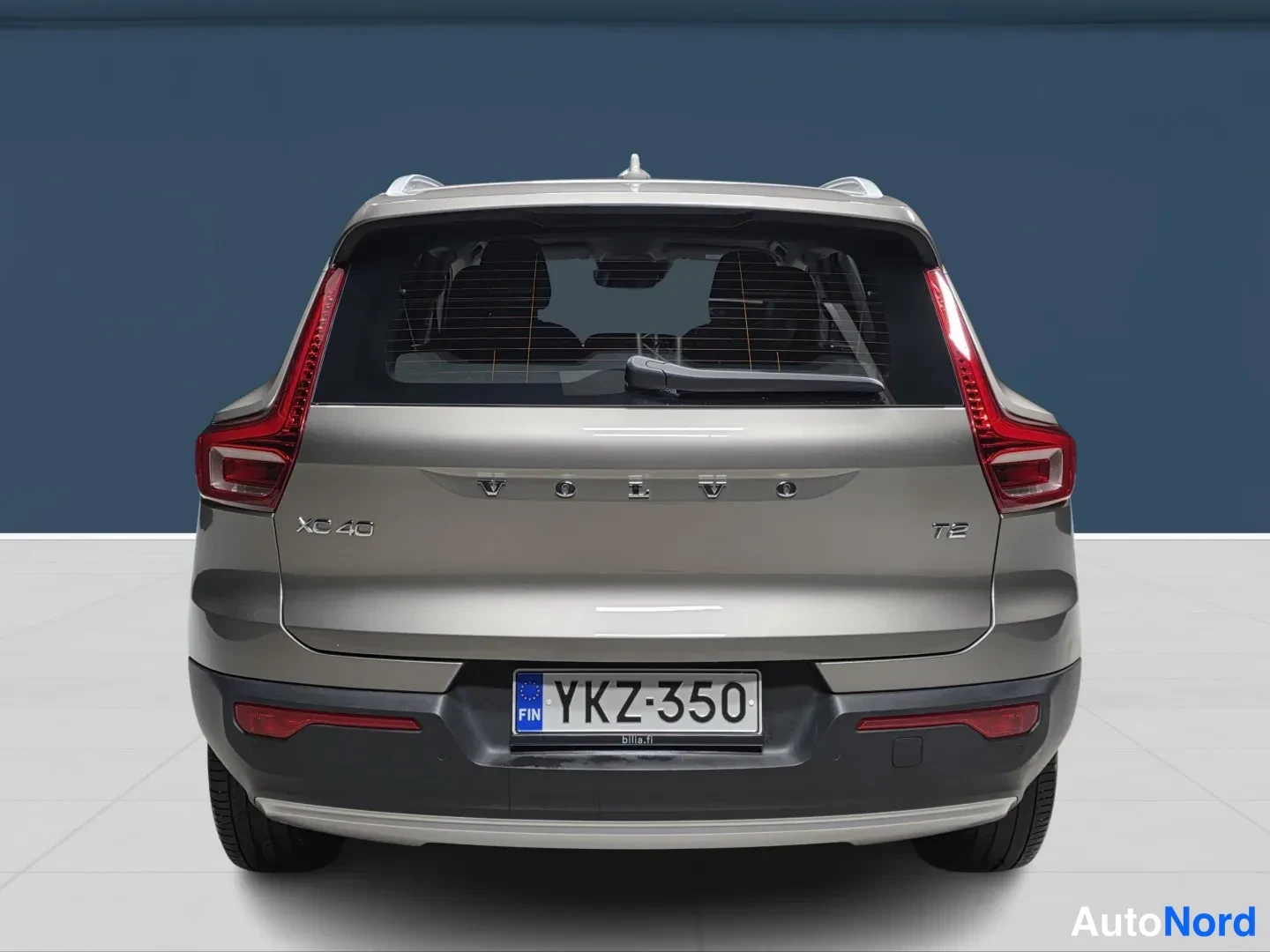 Harmaa Volvo XC40 2022, takaa, kuva 6