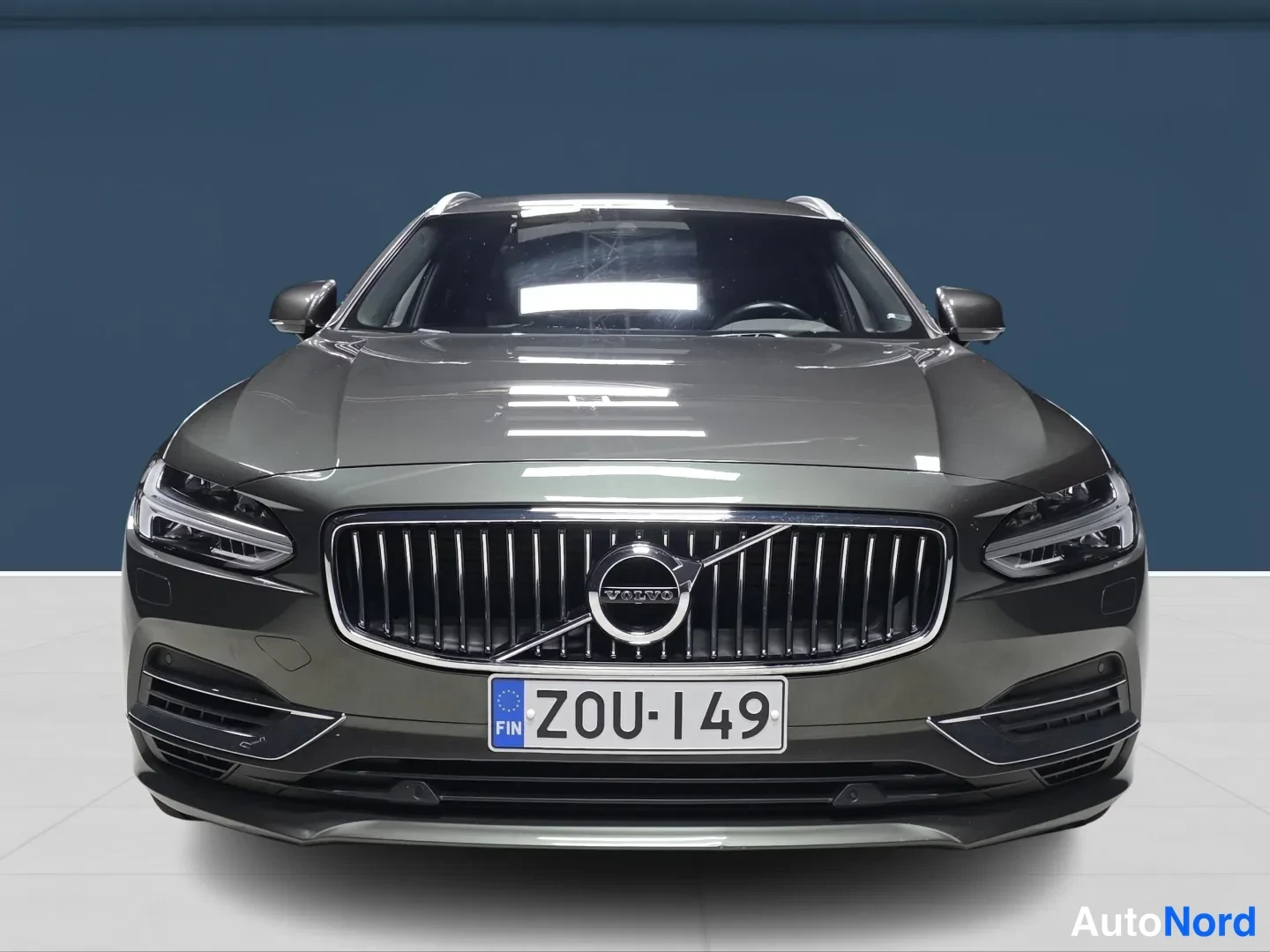 Grey Volvo V90 2020, front, photo 3