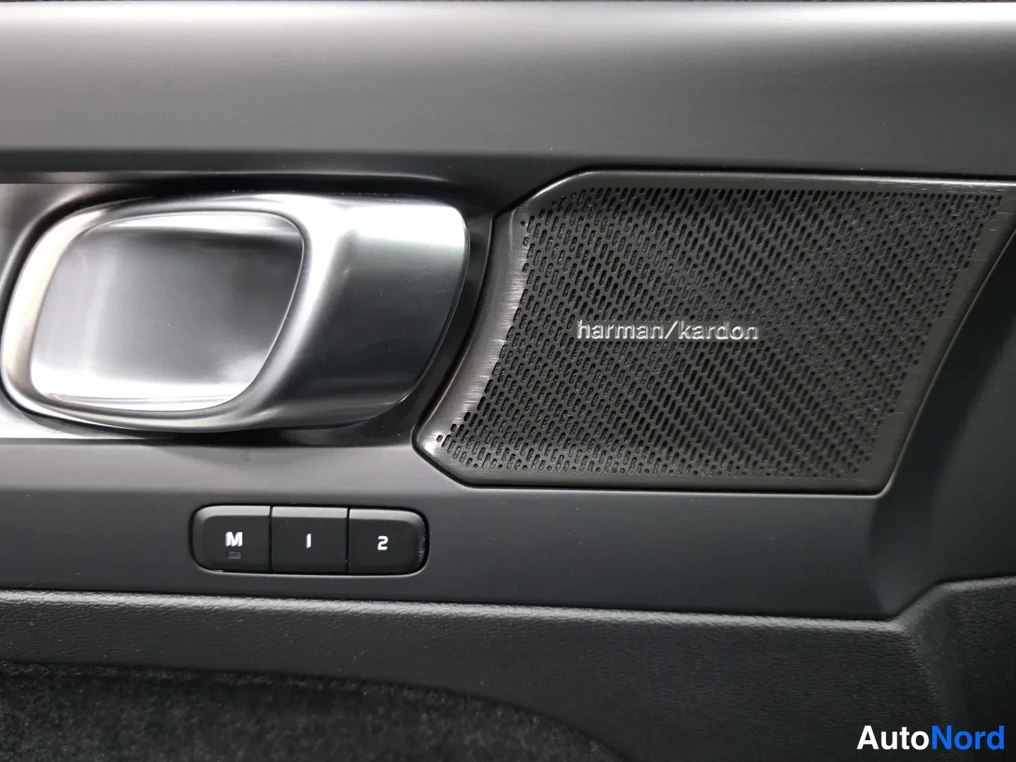 Grey Volvo XC40 2026, photo 14