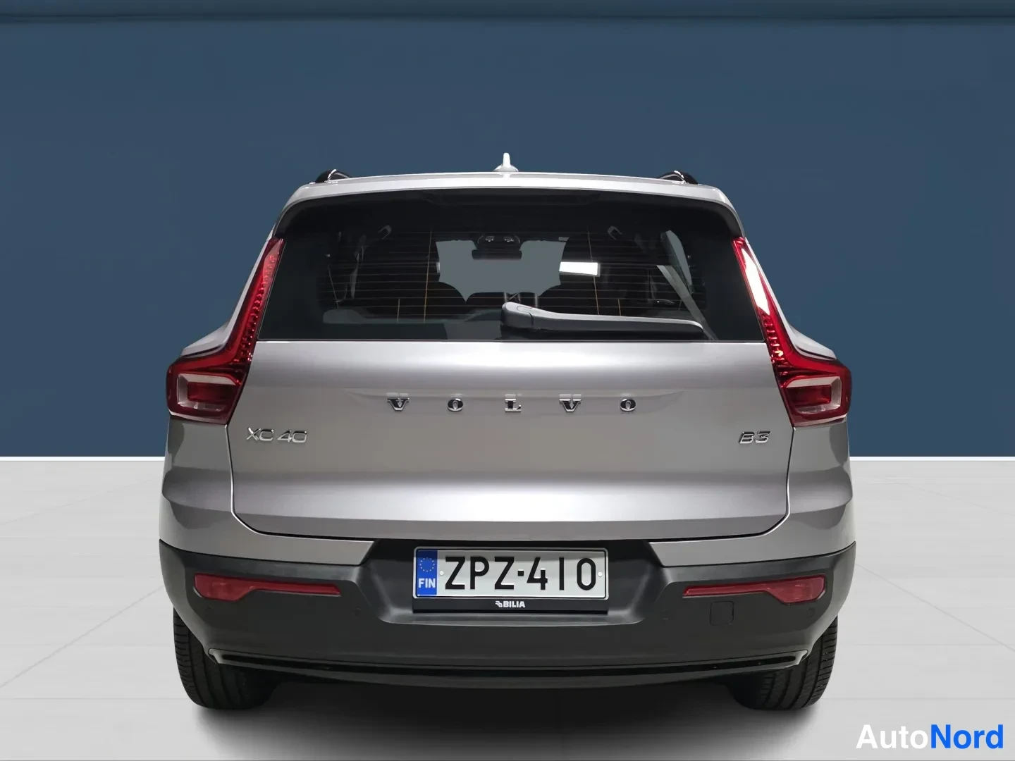 Grey Volvo XC40 2026, rear, photo 6