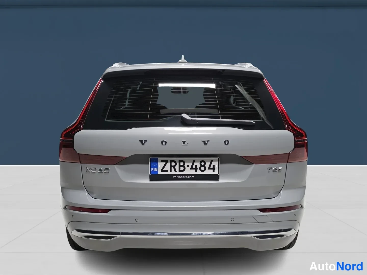 Harmaa Volvo XC60 2026, takaa, kuva 6