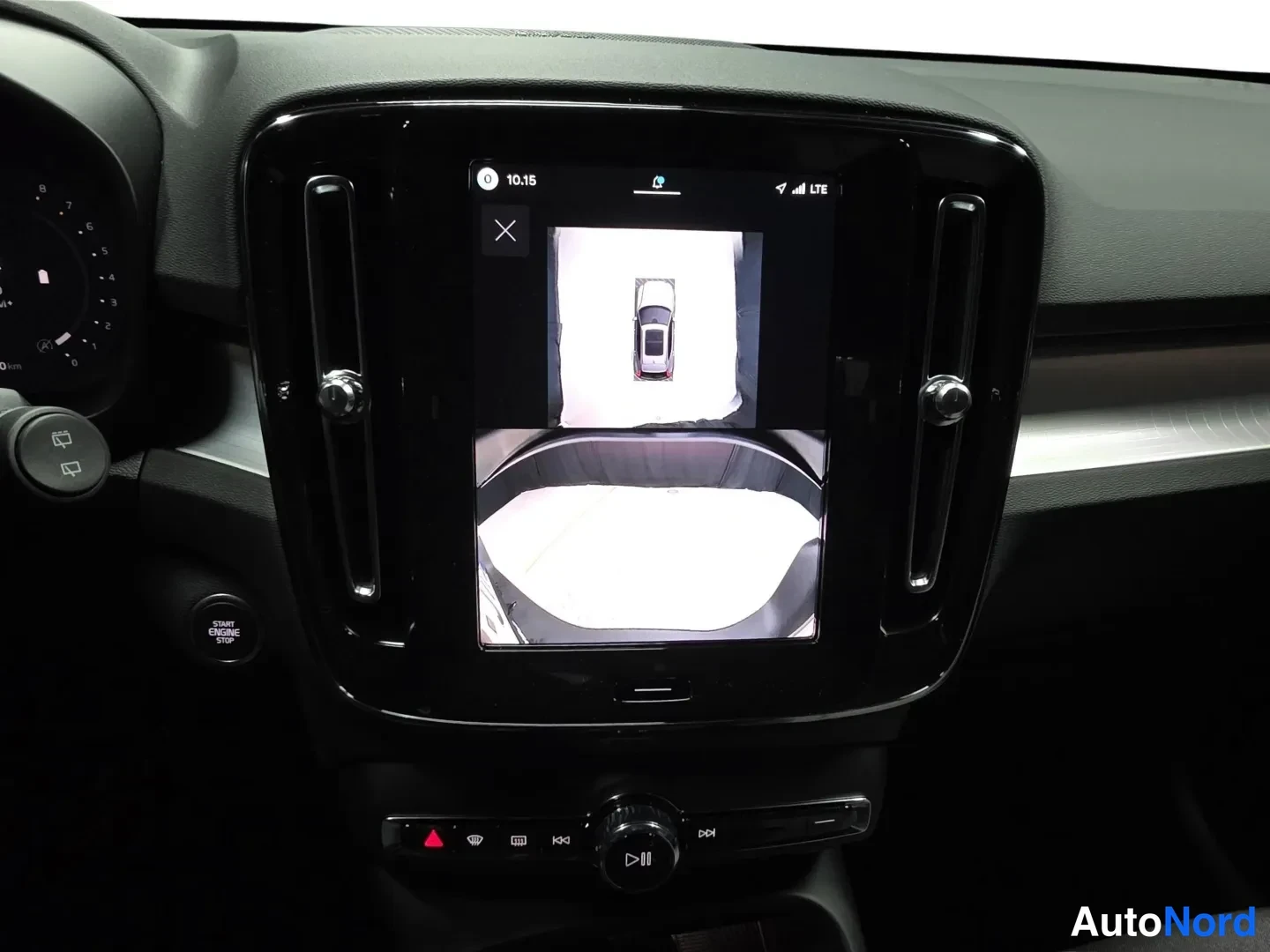 Blue Volvo XC40 2026, photo 13